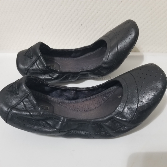 PRADA SIZE 39 BLACK PERFORATED LEATHER BALLET SCRUNCH FLAT - Picture 2 of 8